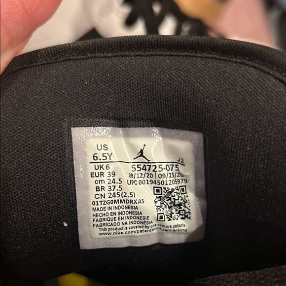 Jordan 1 Mid White Black Chile Red Sneakers - Picture 8 of 8